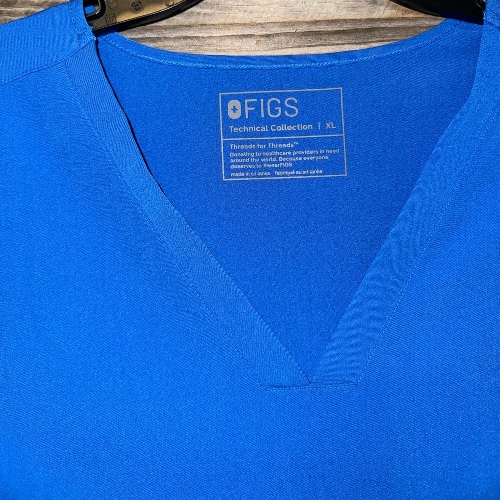 Women’s FIGS, Casma Three Pocket Top, XL, LIMITED EDITION COLOR - WINNIN… - Picture 4 of 5